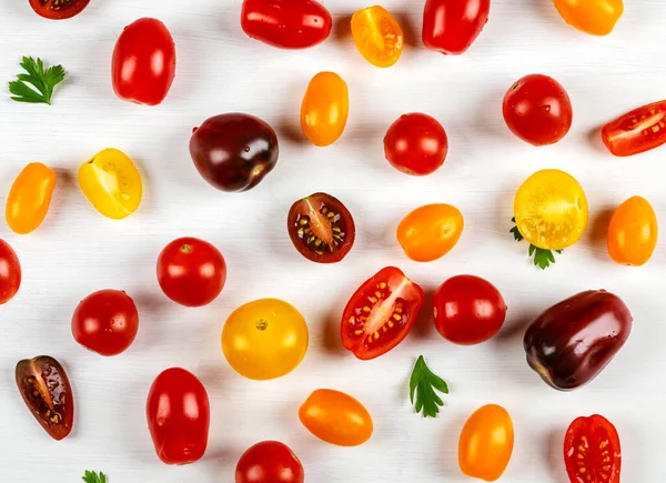 Tomates Cherry Coloridos Sobre Fondo Madera Vista Superior Fotos de stock libres de derechos