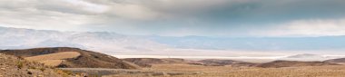 Ölüm Vadisi harika manzara panoramik fotoğraf.