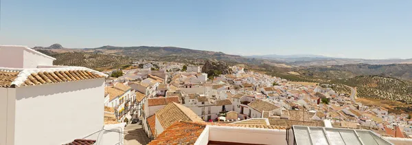 Panoraama kuva pueblos blancos Olvera. Vanha valkoinen kylä. Sininen taivas. Olen Cadiz. Andalusiassa. Espanja . — kuvapankkivalokuva