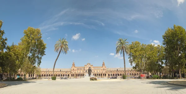 Panoramic photo of Plaza de Espana in the city Park Maria Luisa. Blue sky. The capital city Sevilla. Andalusia. Spain. — Stock Photo, Image