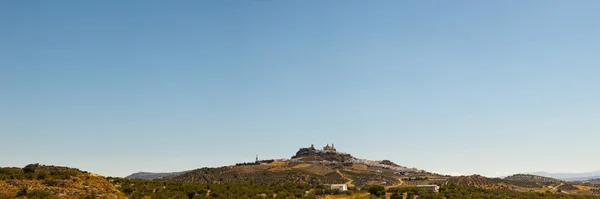 Foto panorámica de los pueblos blancos Olvera. Vieja aldea blanca. Cielo azul. Cádiz. Andalucía. España . —  Fotos de Stock