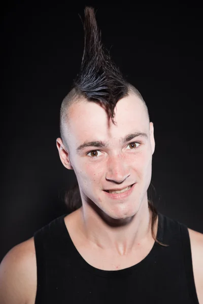 Punk man with mohawk haircut. Black shirt. Expressive face. Isolated on black background. Studio shot. — Stock Photo, Image