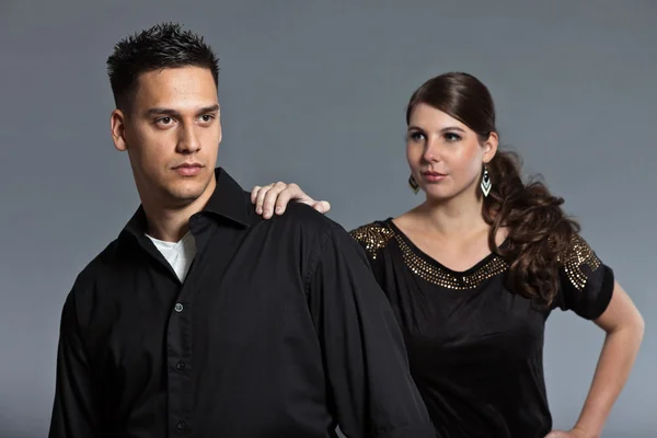 Diversas parejas jóvenes juntas. Vestido de negro . — Foto de Stock