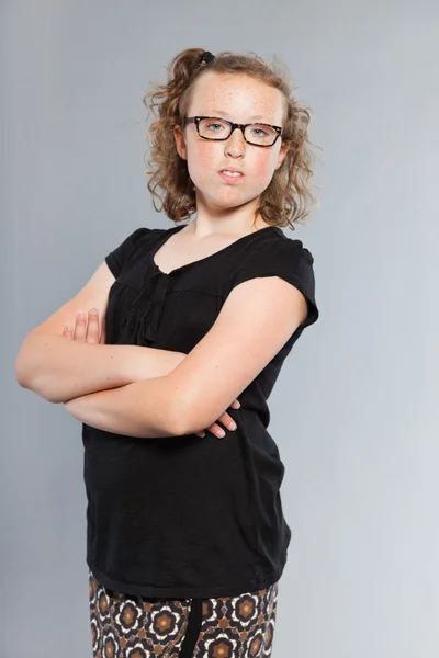 Feliz engraçado adolescente com cabelo louro encaracolado . — Fotografia de Stock