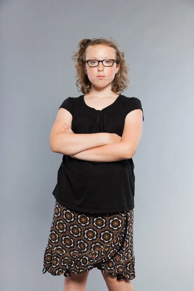 Feliz chica adolescente divertida con el pelo rubio rizado . — Foto de Stock