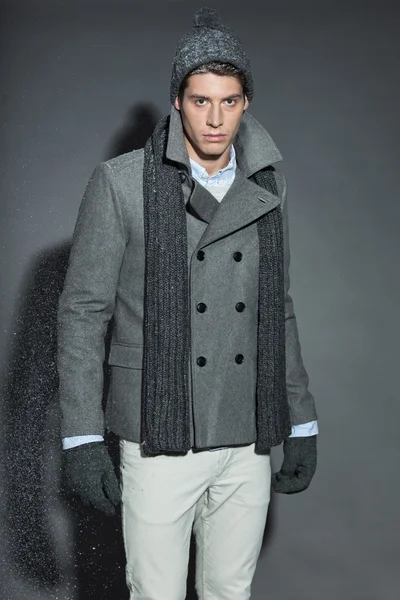 Mężczyzna moda zimowa. — Zdjęcie stockowe