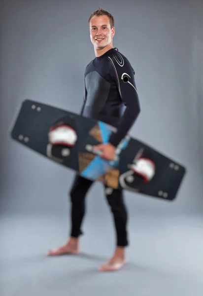 Homem com cabelo curto vestindo roupa de mergulho . — Fotografia de Stock