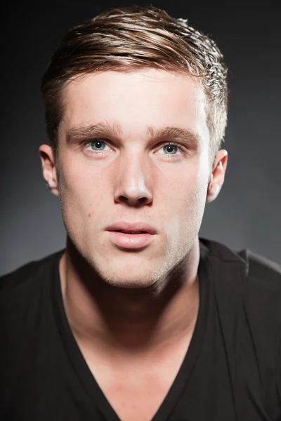 Fashion studio portrait of handsome young man against grey background. — Stock Photo, Image