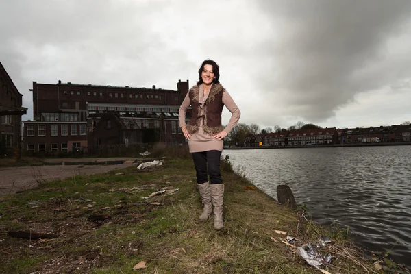 Urban fashion lifestyle portrait of pretty middle aged woman. — Stock Photo, Image