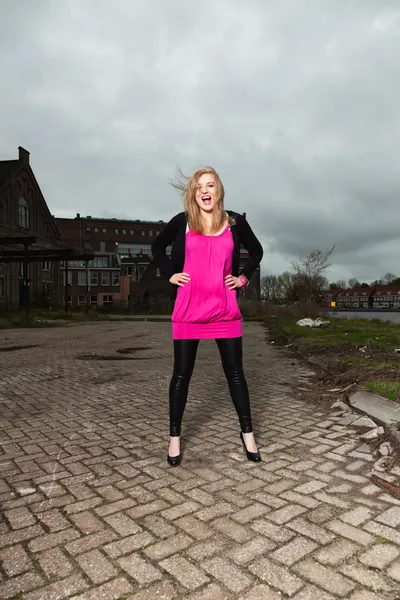 Urban fashion portrait of pretty girl. — Stock Photo, Image