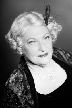 iyi görünümlü kadın kıdemli glamour vintage tarzı.