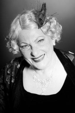 iyi görünümlü kadın kıdemli glamour vintage tarzı.