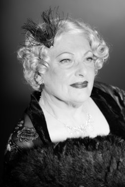 iyi görünümlü kadın kıdemli glamour vintage tarzı.