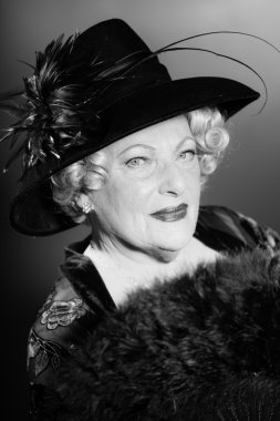 iyi görünümlü kadın kıdemli glamour vintage tarzı.