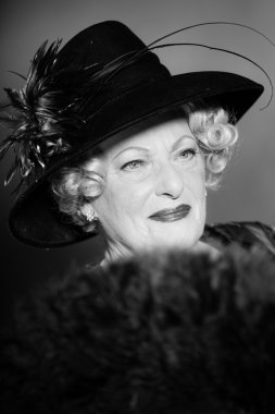 iyi görünümlü kadın kıdemli glamour vintage tarzı.