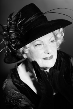 iyi görünümlü kadın kıdemli glamour vintage tarzı.