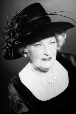 iyi görünümlü kadın kıdemli glamour vintage tarzı.