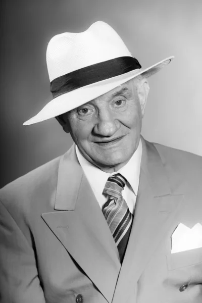 Senior glamour vintage man wearing suit and tie and hat. — Stock Photo, Image