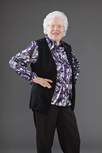 Glückliche gesunde Seniorin. — Stockfoto