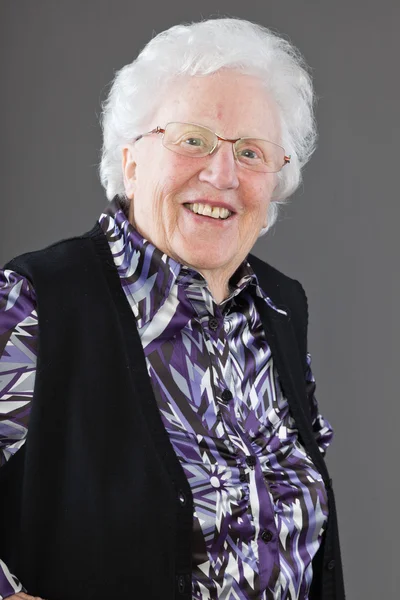 Glada friska äldre kvinna. — Stockfoto
