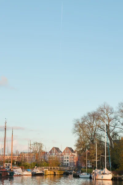 Haven in oud-Hollandse stad hoorn. — Stockfoto