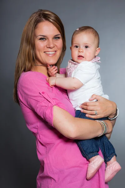 Happy young mother in love with her baby daughter. — Stock Photo, Image