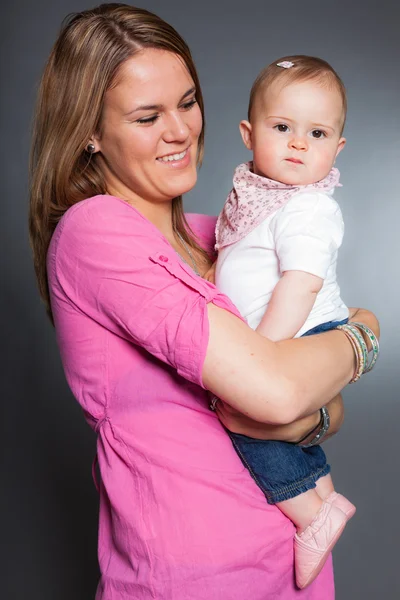Happy young mother in love with her baby daughter. — Stock Photo, Image