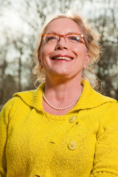 Gelukkig gezond senior vrouw. — Stockfoto