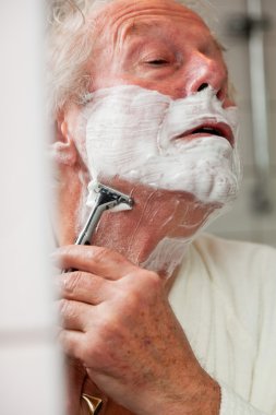 Komuta sizde sakalını tıraş.