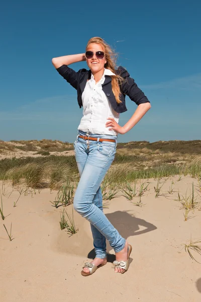 Zomer mode meisje. — Stockfoto