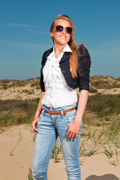 Sommar mode flicka. — Stockfoto