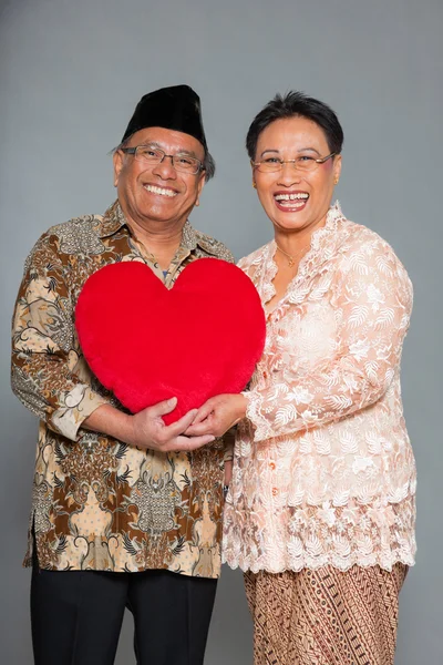 Senior coppia indonesiana innamorata . — Foto Stock