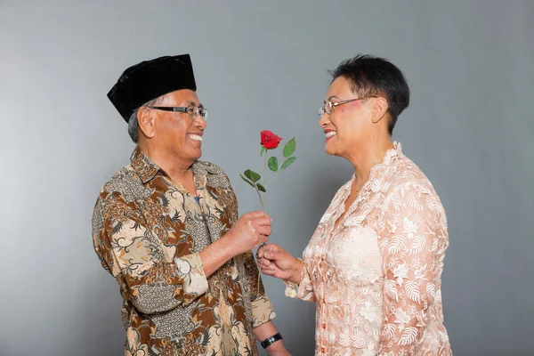 Влюбленная пара из Индонезии . — стоковое фото