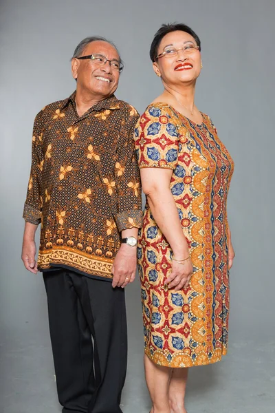 Sénior indonésio casal apaixonado . — Fotografia de Stock