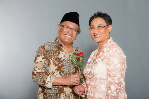 Старший Індонезійська пара в любові. — стокове фото