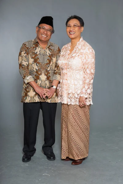 Couple indonésien sénior amoureux . — Photo
