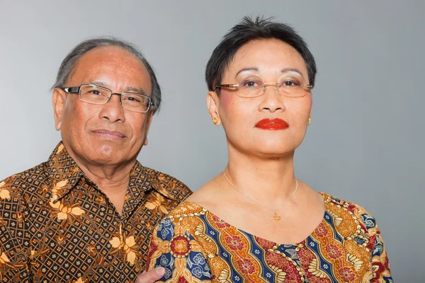 Senior coppia indonesiana innamorata . — Foto Stock