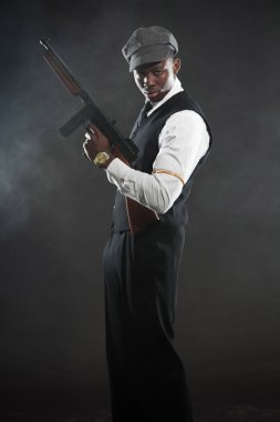 Siyah Amerikalı mafya adam gangster.