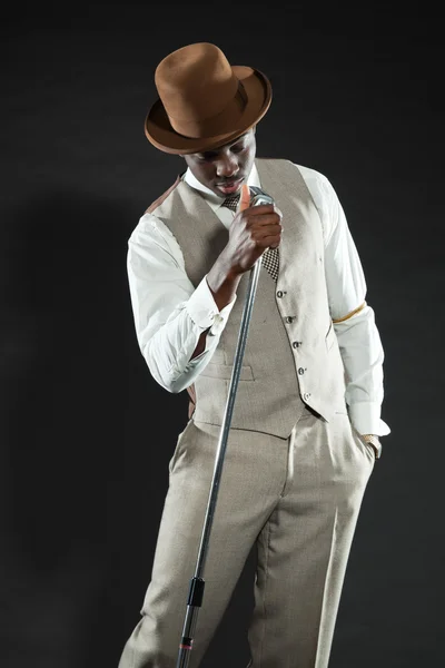 Vintage siyah Afrika kökenli Amerikalı caz müzisyeni. — Stok fotoğraf