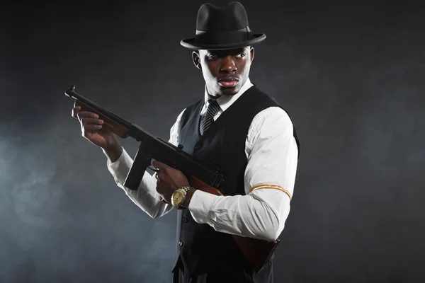 Zwarte Amerikaanse maffia gangster man. — Stockfoto