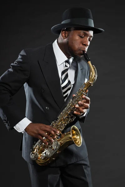 Джазовый музыкант из Чёрной Африки . — стоковое фото