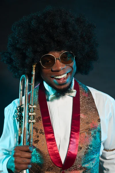 Zwarte Afro-Amerikaanse jazzmuzikant. — Stockfoto