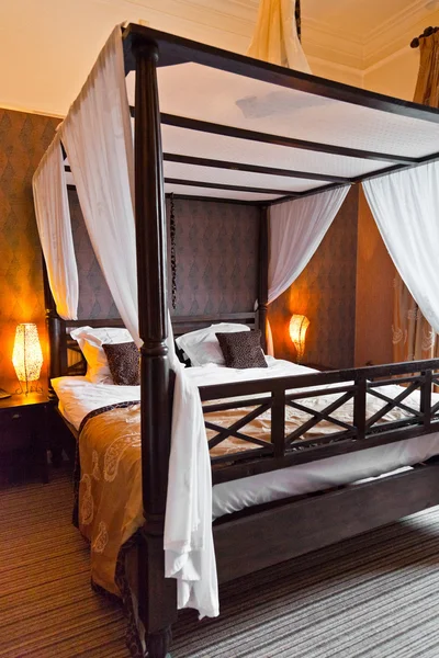 Schlafzimmer im afrikanischen Stil. — Stockfoto