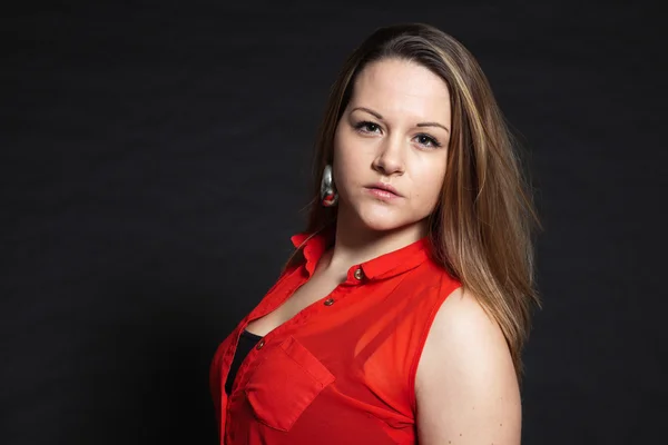 Pretty brunette girl against dark background. — Stock Photo, Image