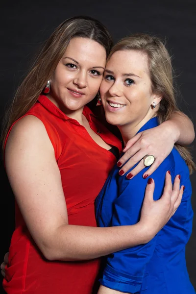 Pretty blonde and brunette girls together. — Stock Photo, Image