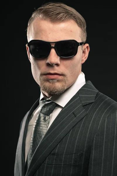 Mode man bär kostym. — Stockfoto