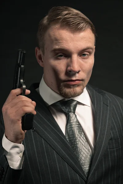 총을 가진 마피아 남자. — 스톡 사진