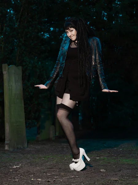 Gothic girl at cemetery. — Stock Photo, Image