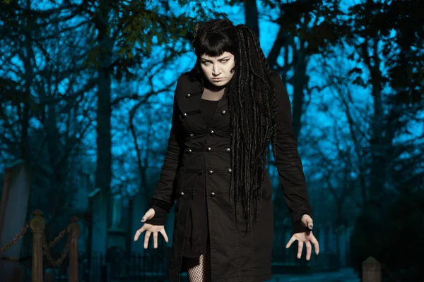 Gothic girl at cemetery. — Stock Photo, Image