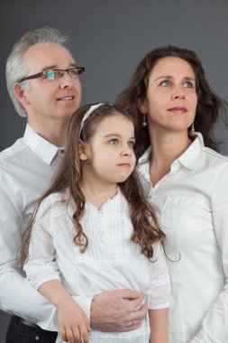 Aile babası, annesi ve kızı.